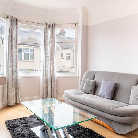 2 Bedroom Apartment Southend-On-Sea Kültér fotó